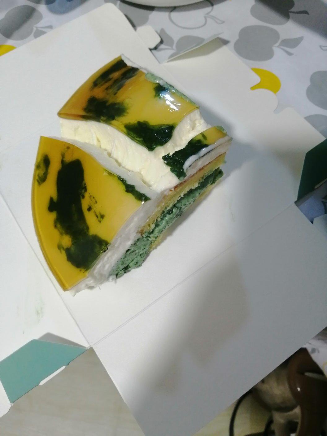 开心果慕斯配香草椰子慕斯