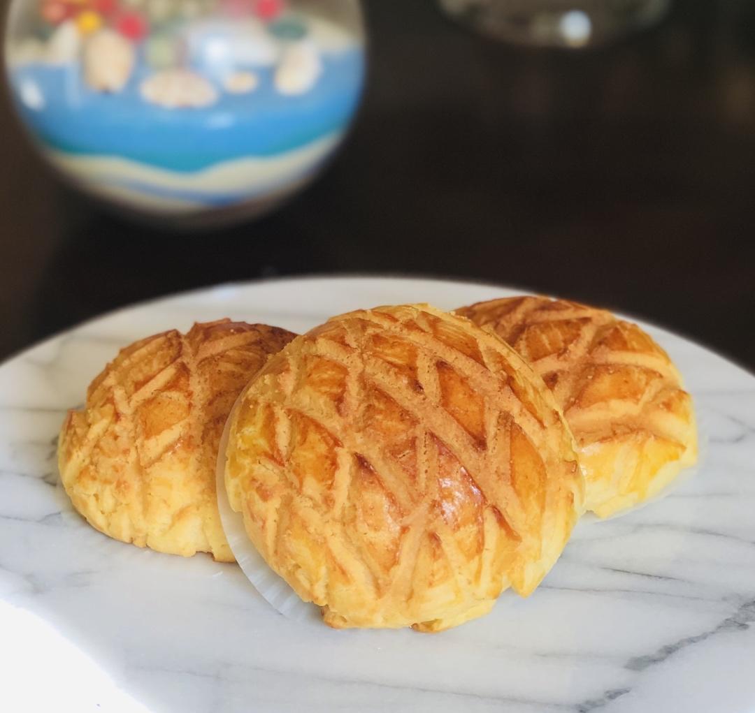 好吃到炸裂的港式菠萝包（附带制作酥皮的小视频）