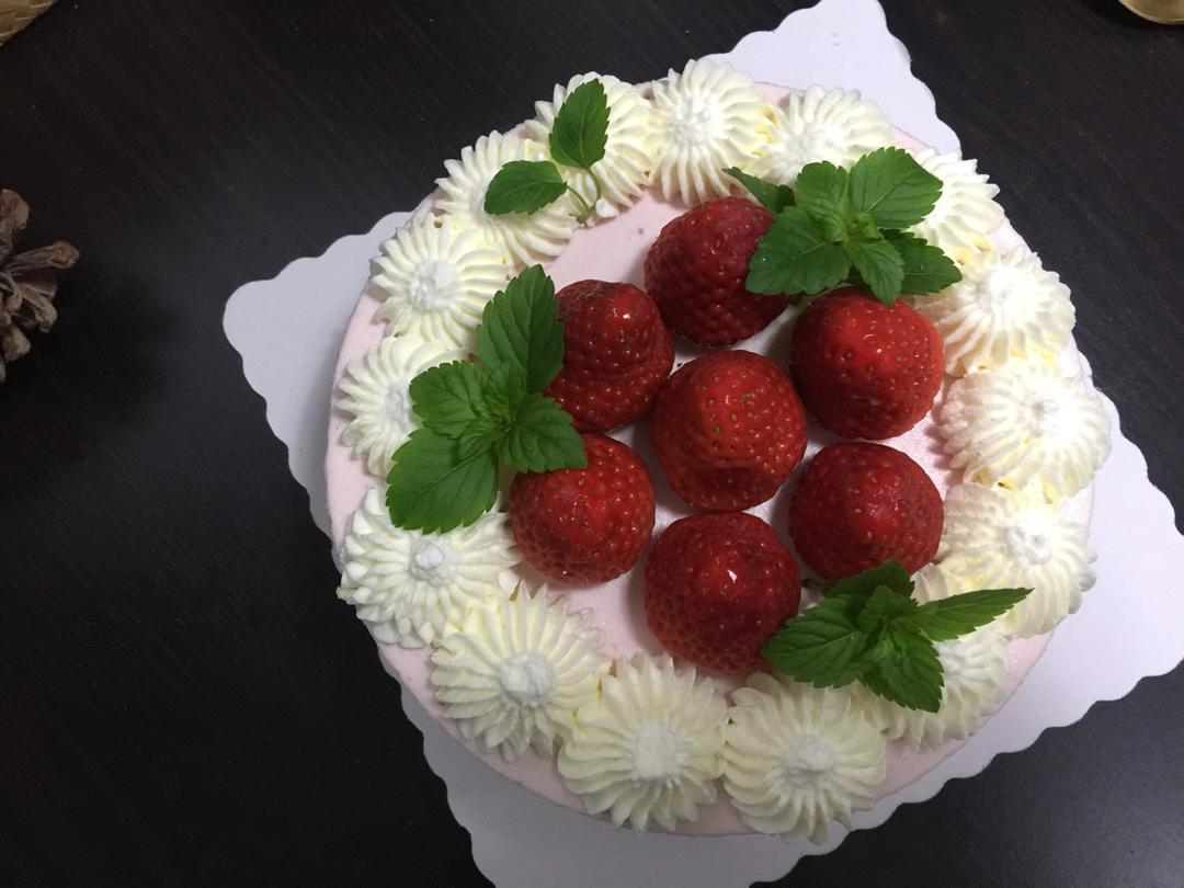 简单的水果生日蛋糕（适合不会摸面的新手）