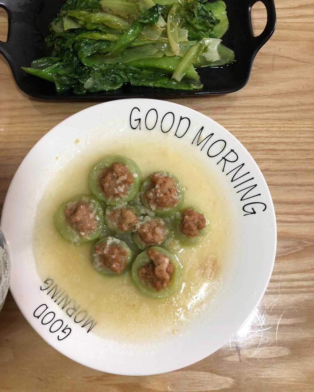 只需要五分钟就可以的美味蒜蓉蒸丝瓜