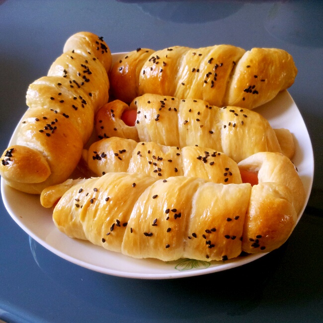 小菁2006做的热狗面包卷