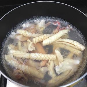 鱿鱼干炒西兰花—大排档风味及处理鱿鱼干的技巧的做法 步骤2