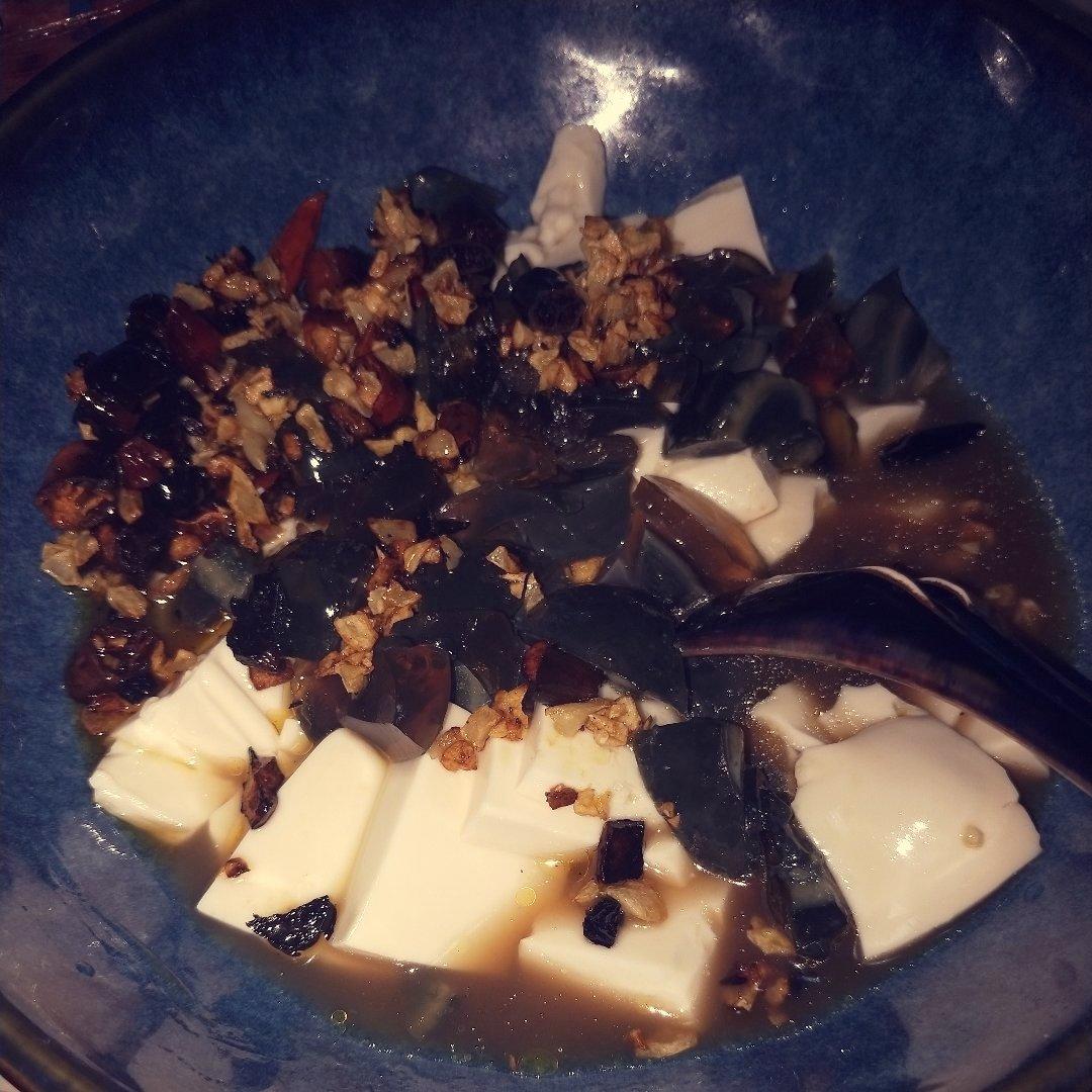 双椒拌皮蛋豆腐