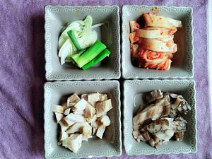 鱿鱼辣白菜炒二米饭的做法 步骤3