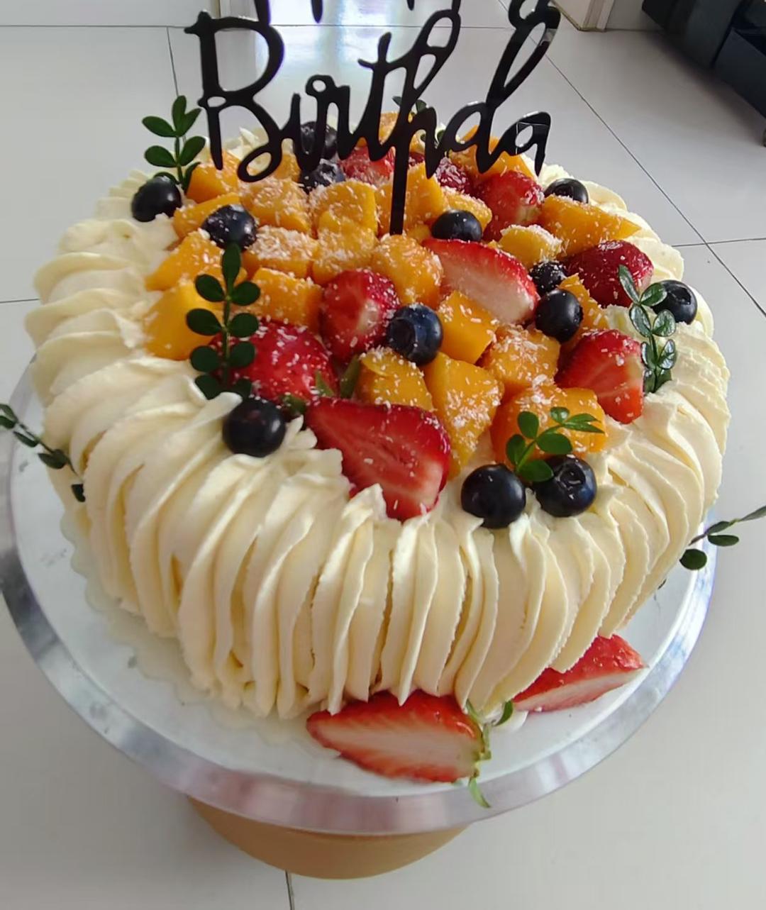 奶油草莓水果生日蛋糕（附戚风蛋糕 奶油打发教程）