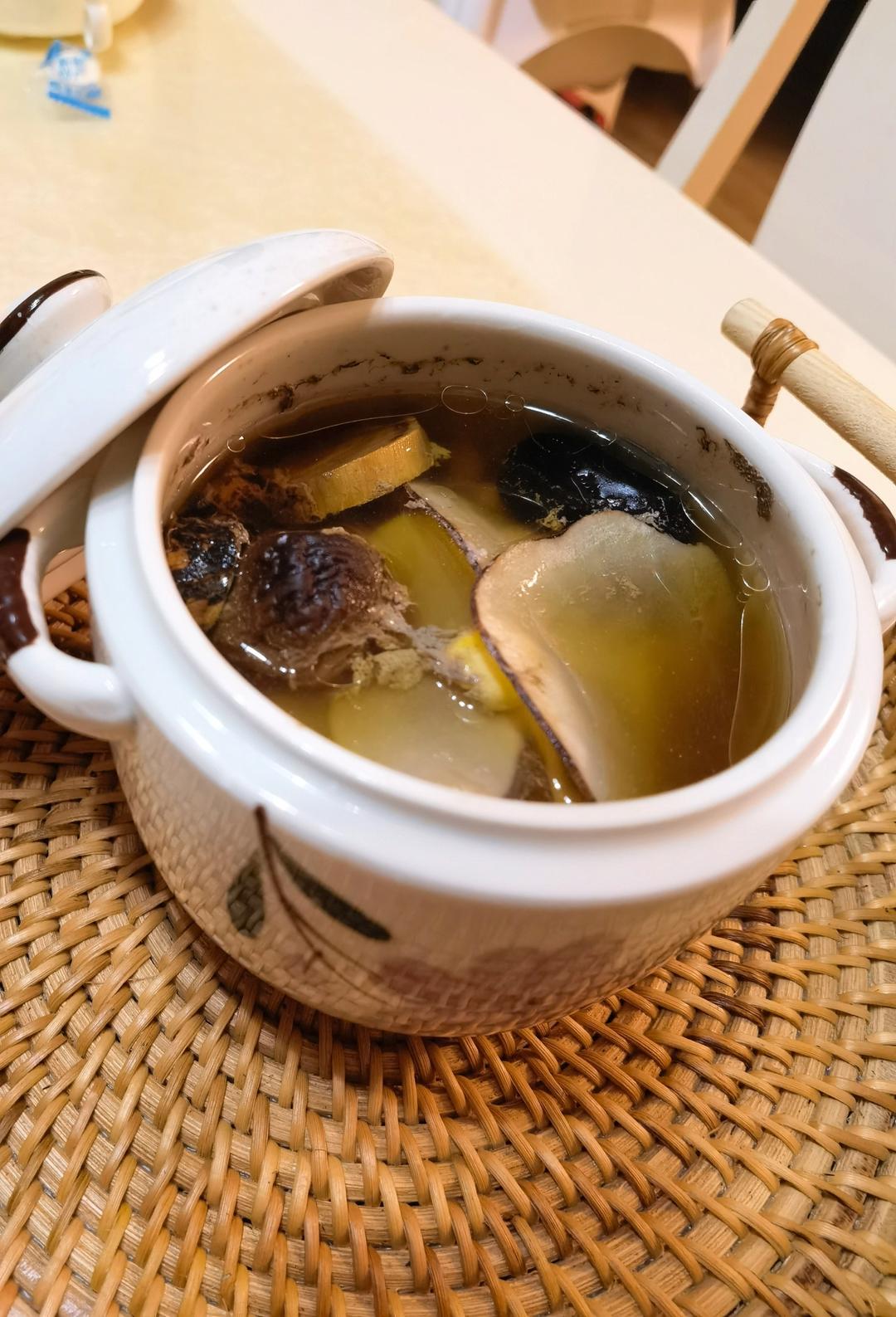 健脾祛湿｜五指毛桃海底椰山药汤