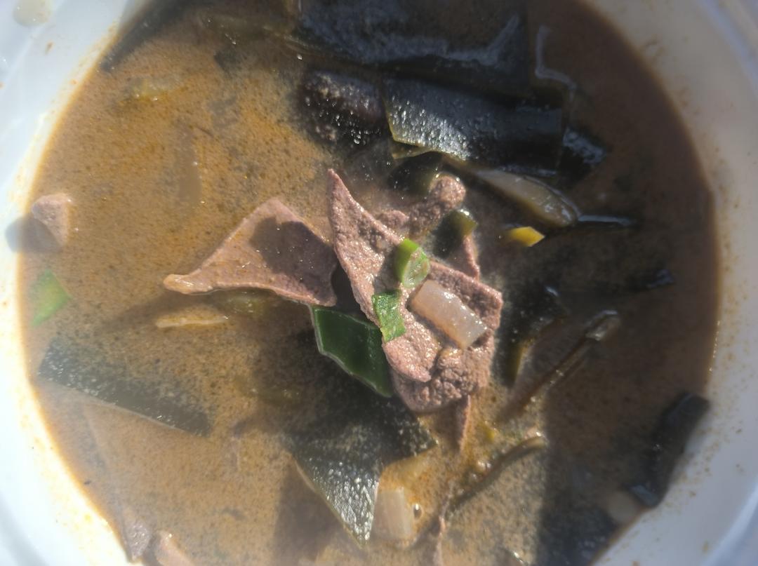 鲜的掉脑袋的海带榨菜猪肝汤