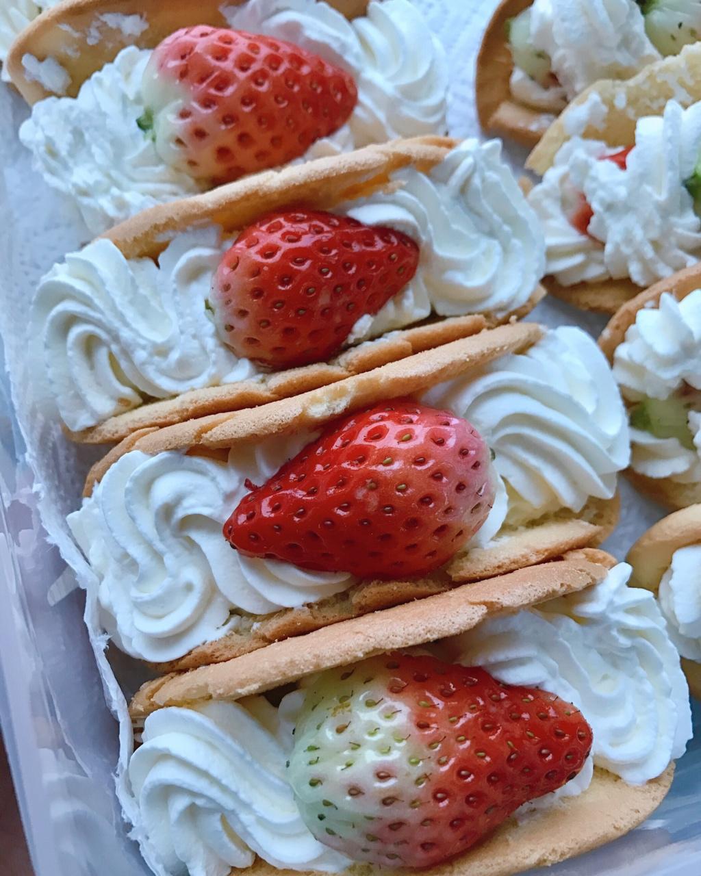 韩国最热门的甜品店Le Bread Lab的草莓蛋糕卷