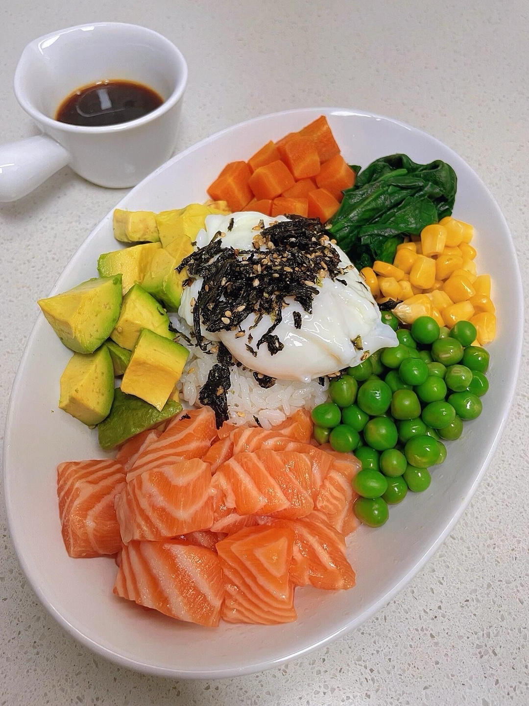 三文鱼牛油果减脂餐