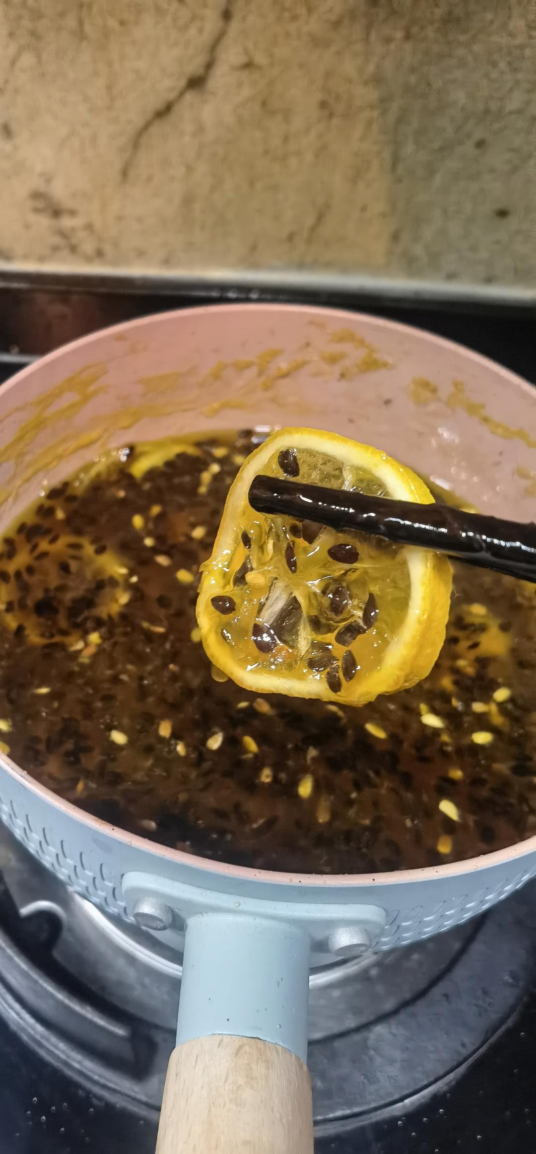 自制饮品酸甜清香滴柠檬百香果浓缩液的做法