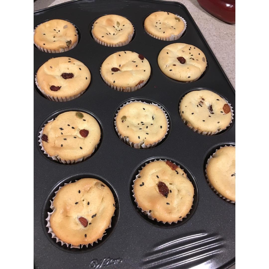 原味戚风纸杯蛋糕（烤箱做纸杯蛋糕）