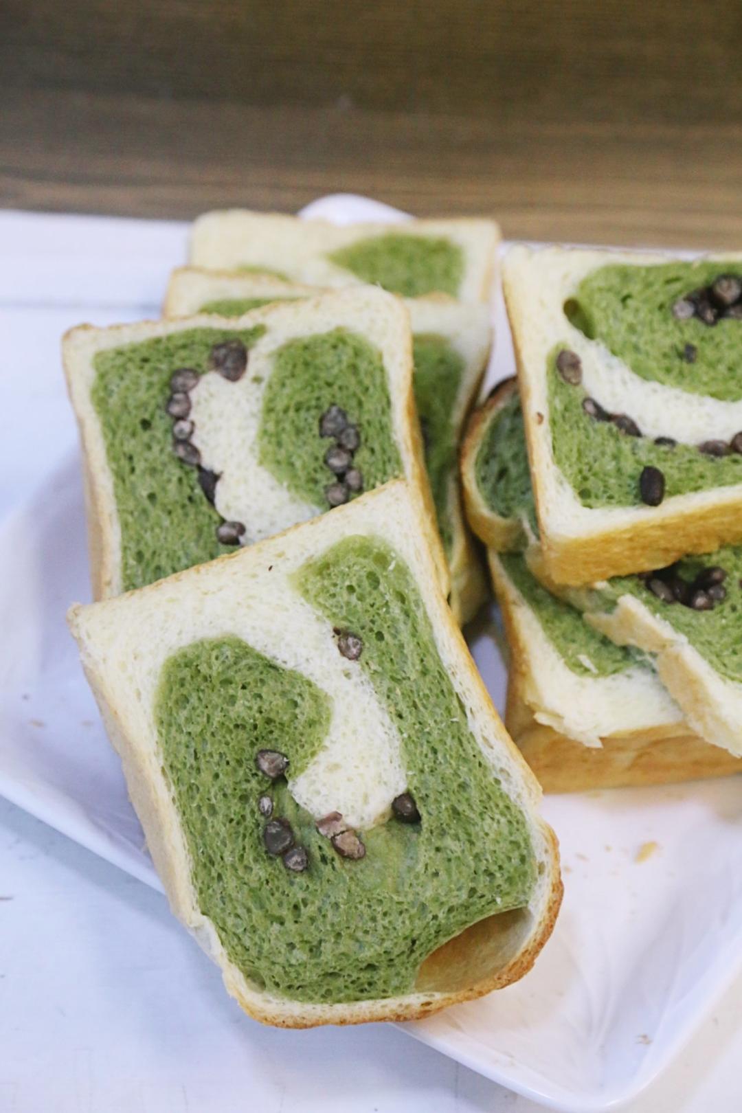 抹茶蜜豆双色吐司