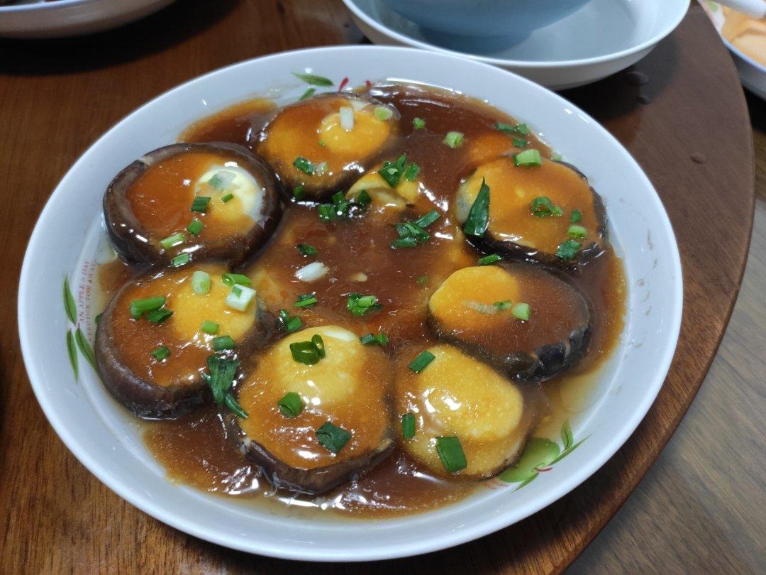 鹌鹑蛋蒸香菇