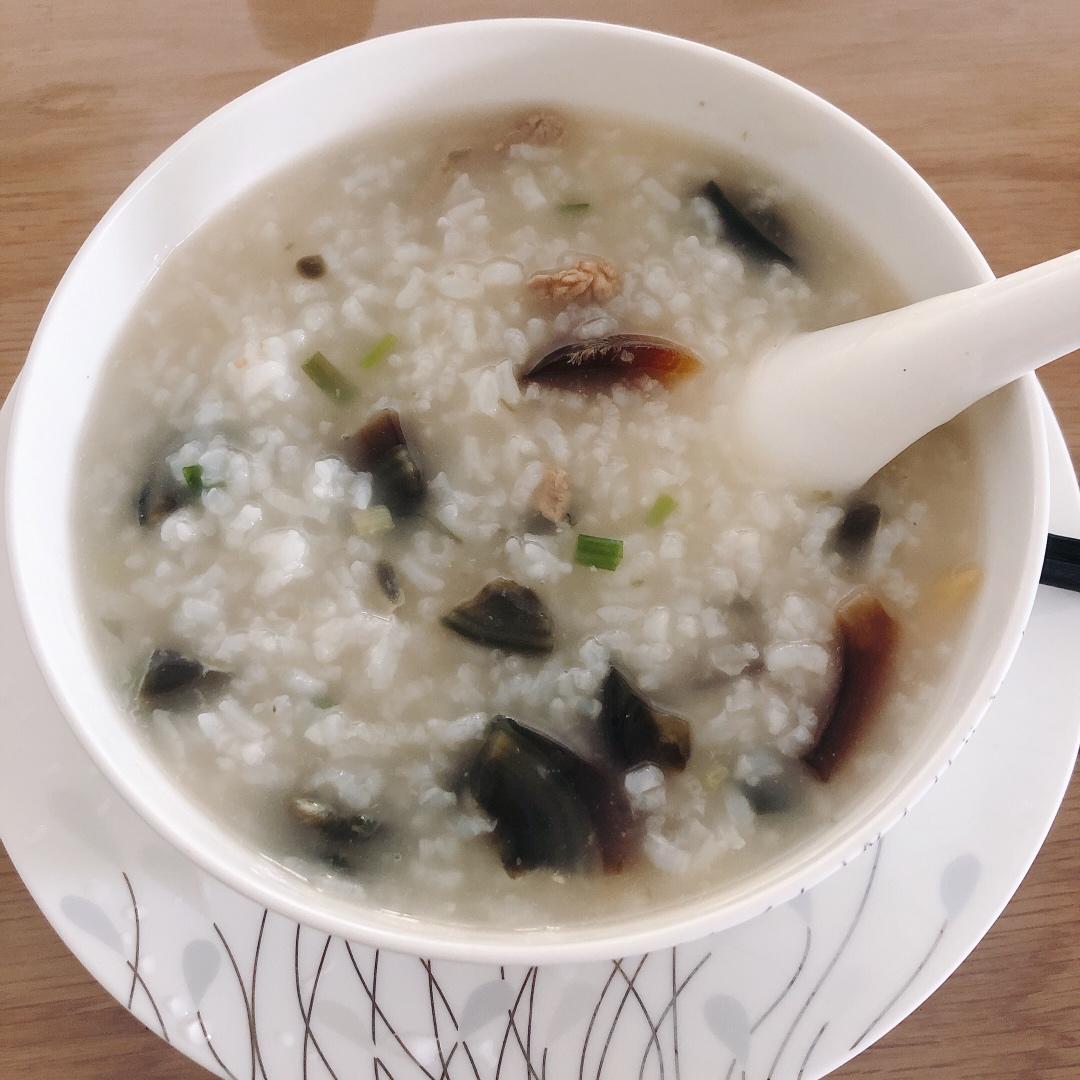 妈妈👩教我做的皮蛋瘦肉粥🥣简单快捷美味😋