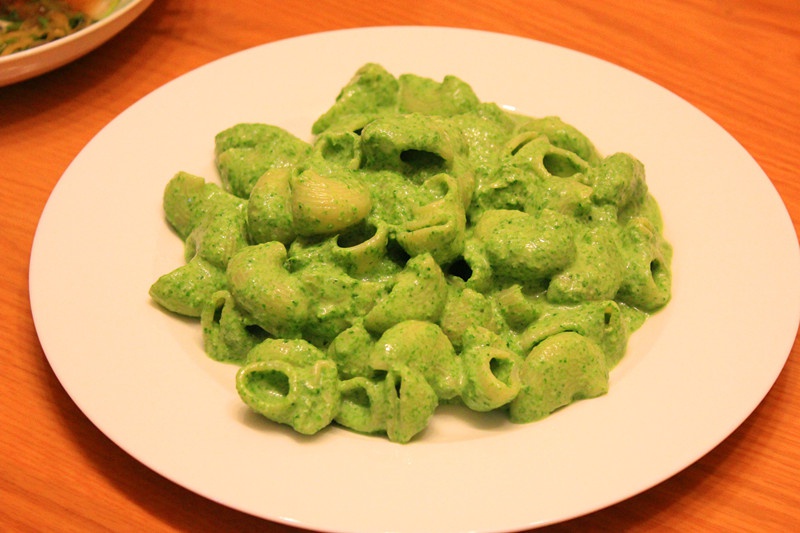 奶油热那亚青酱意大利通心粉