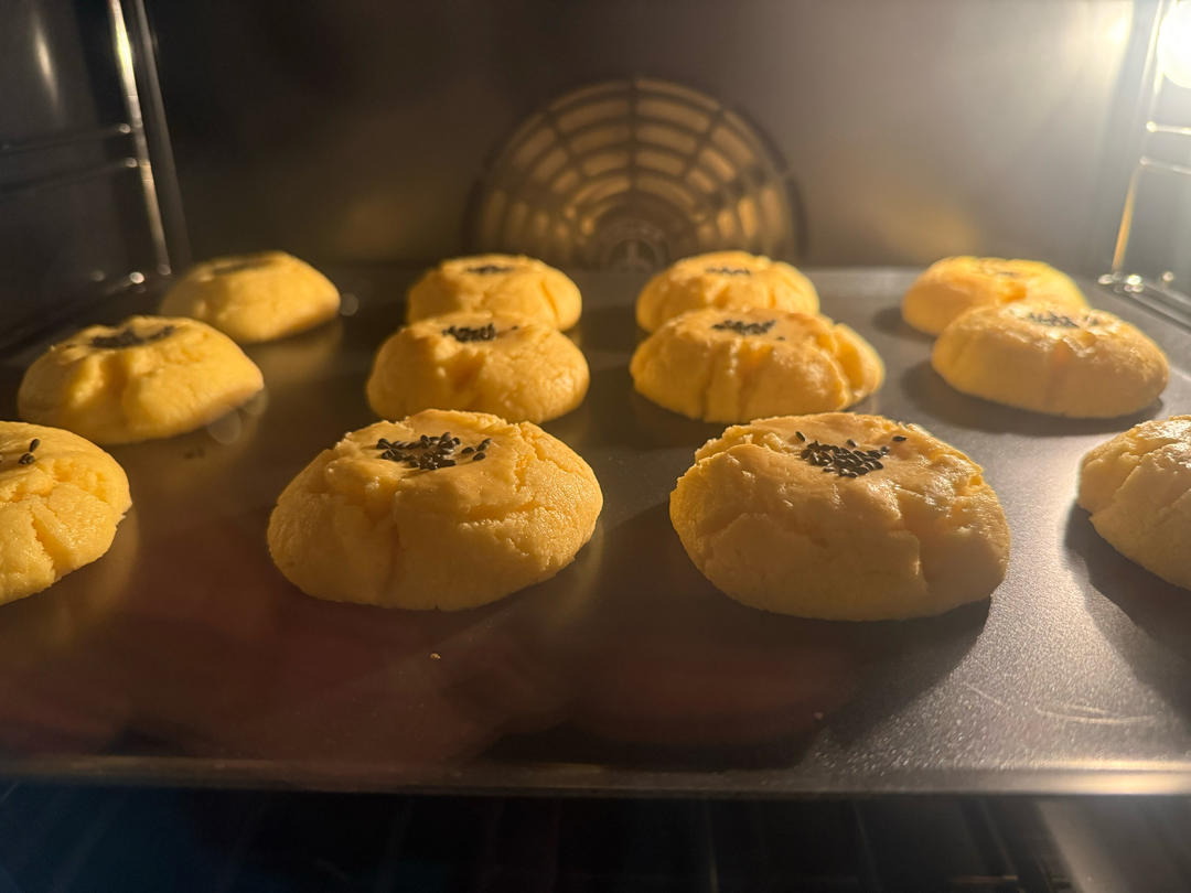 轻轻一按就碎掉的原味桃酥（不输猪油版）