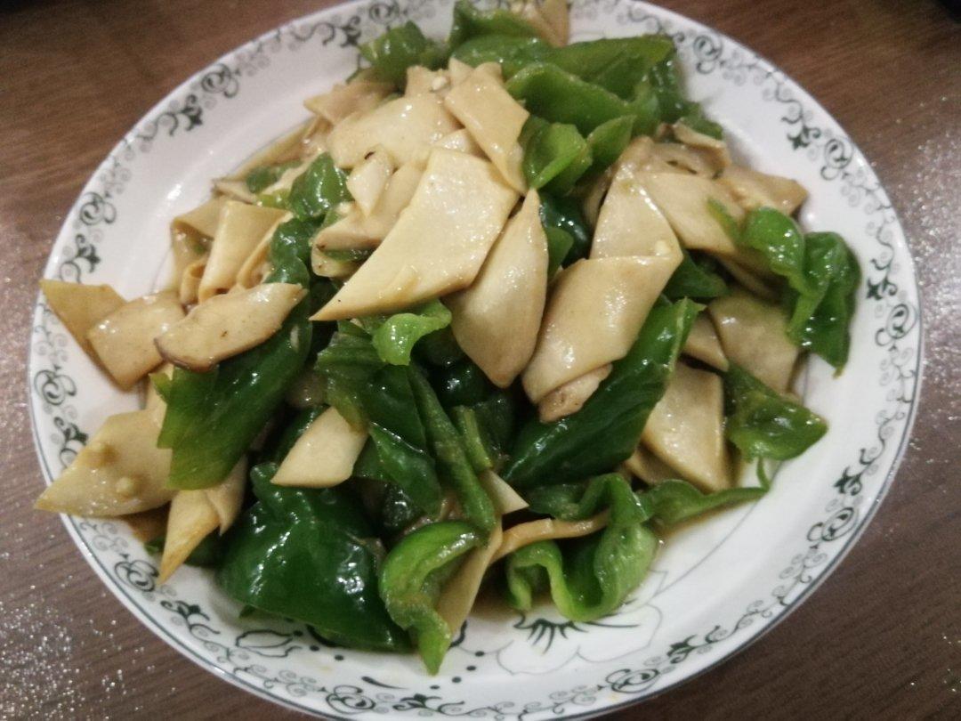 青椒素炒杏鲍菇