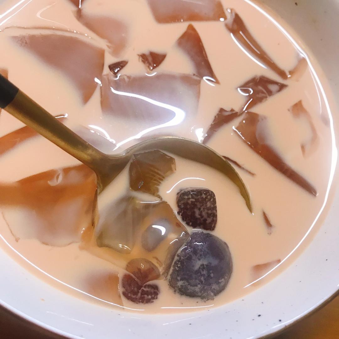 减肥也能吃的『珍珠奶茶冰粉』的做法