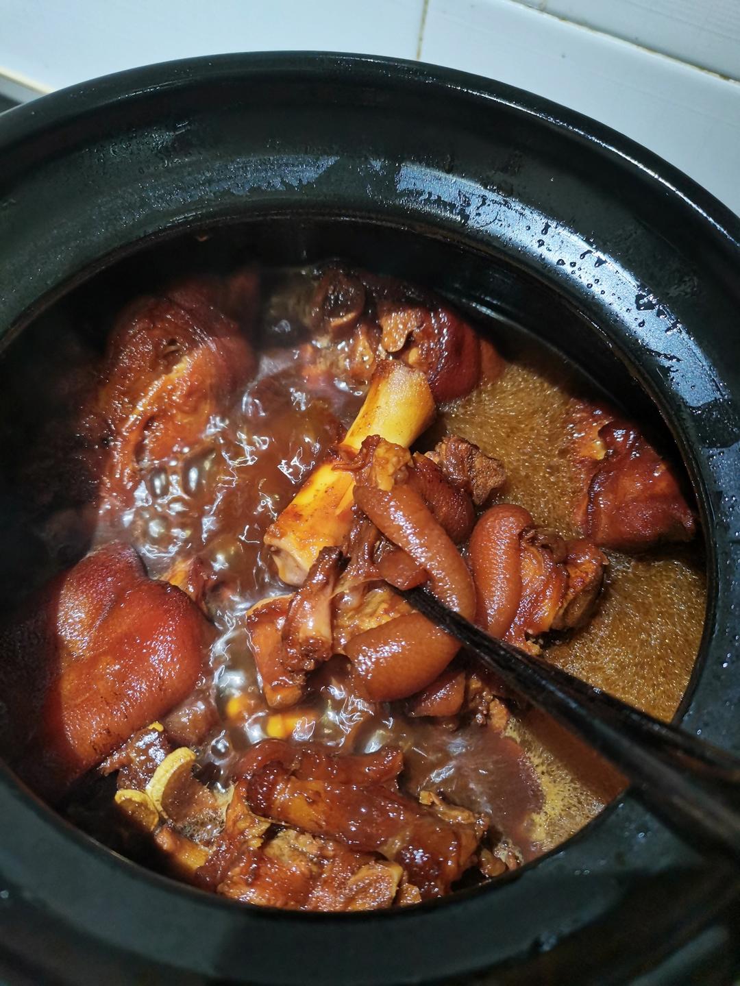 流口水的黄豆炖猪蹄