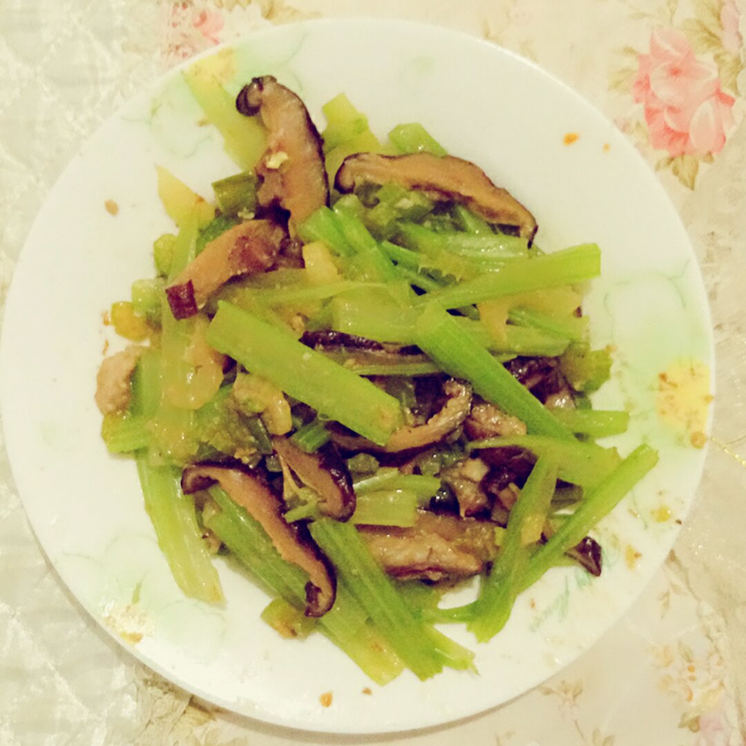 芹菜炒蘑菇