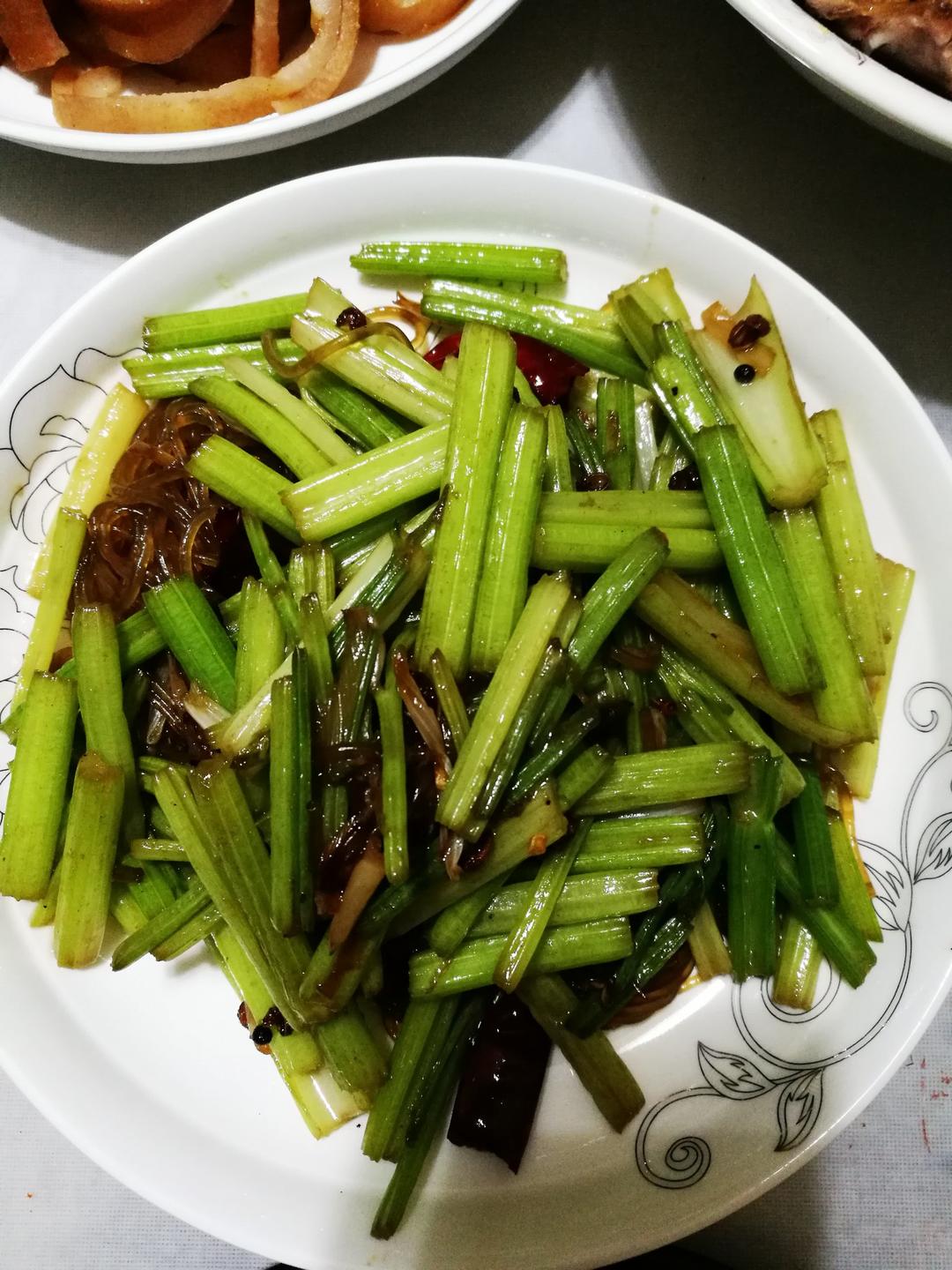 香芹炒粉丝