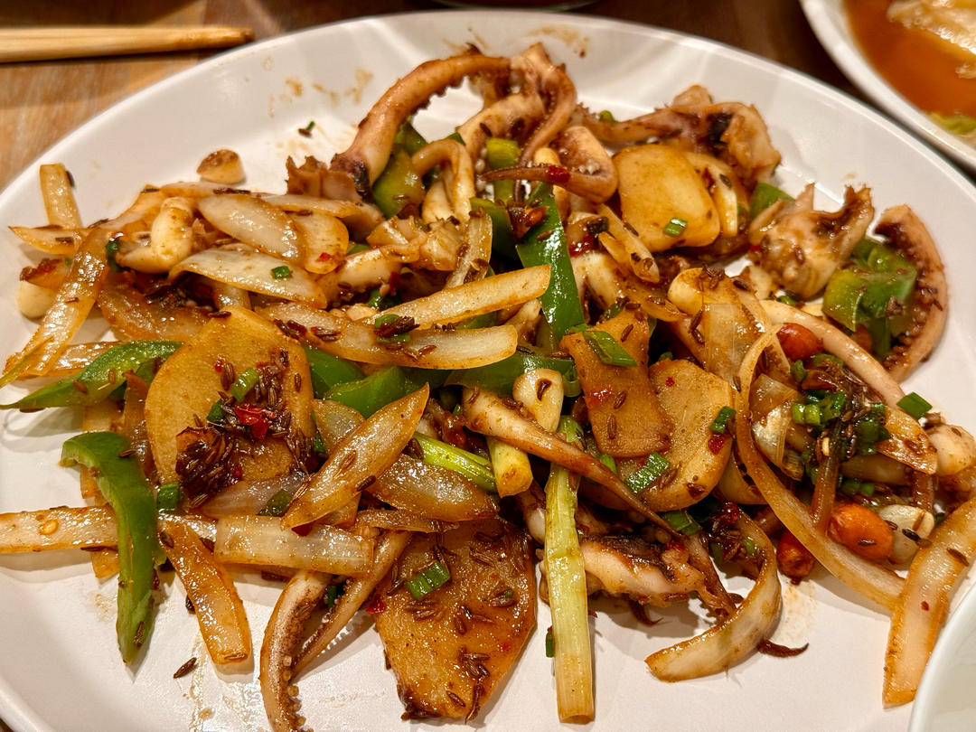 超下饭的孜然鱿鱼须，香辣爽嫩，比烧烤还好吃