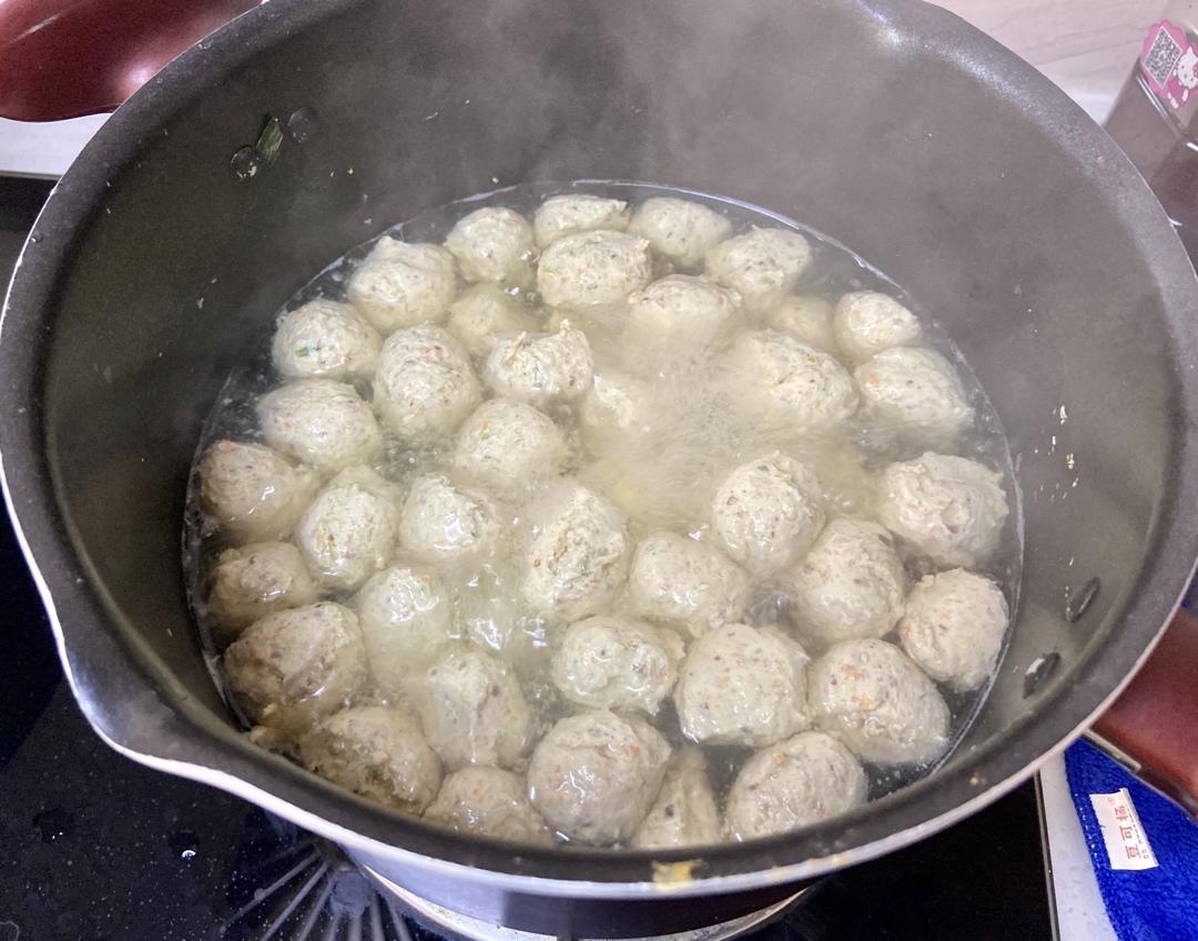 鸡胸肉丸子简单做法，好吃不腻，健身餐