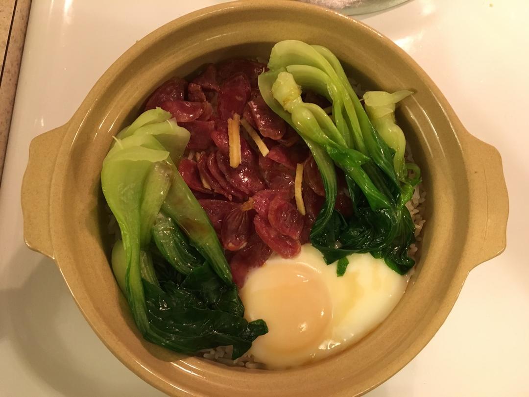 广式腊味煲仔饭