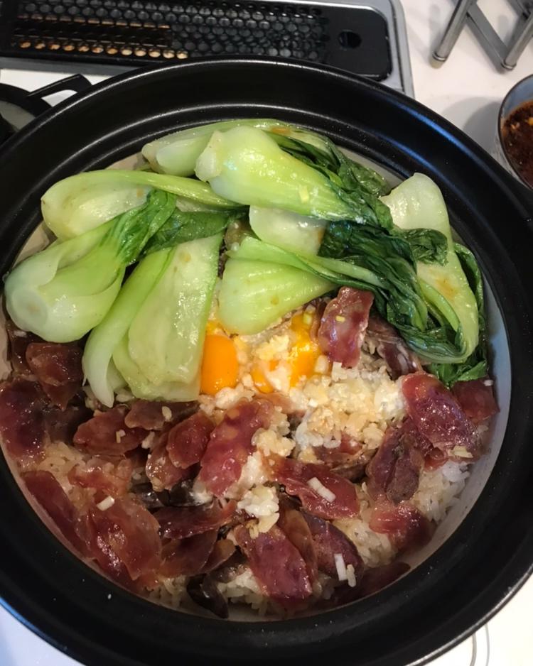 腊鸭腿腊肠煲仔饭