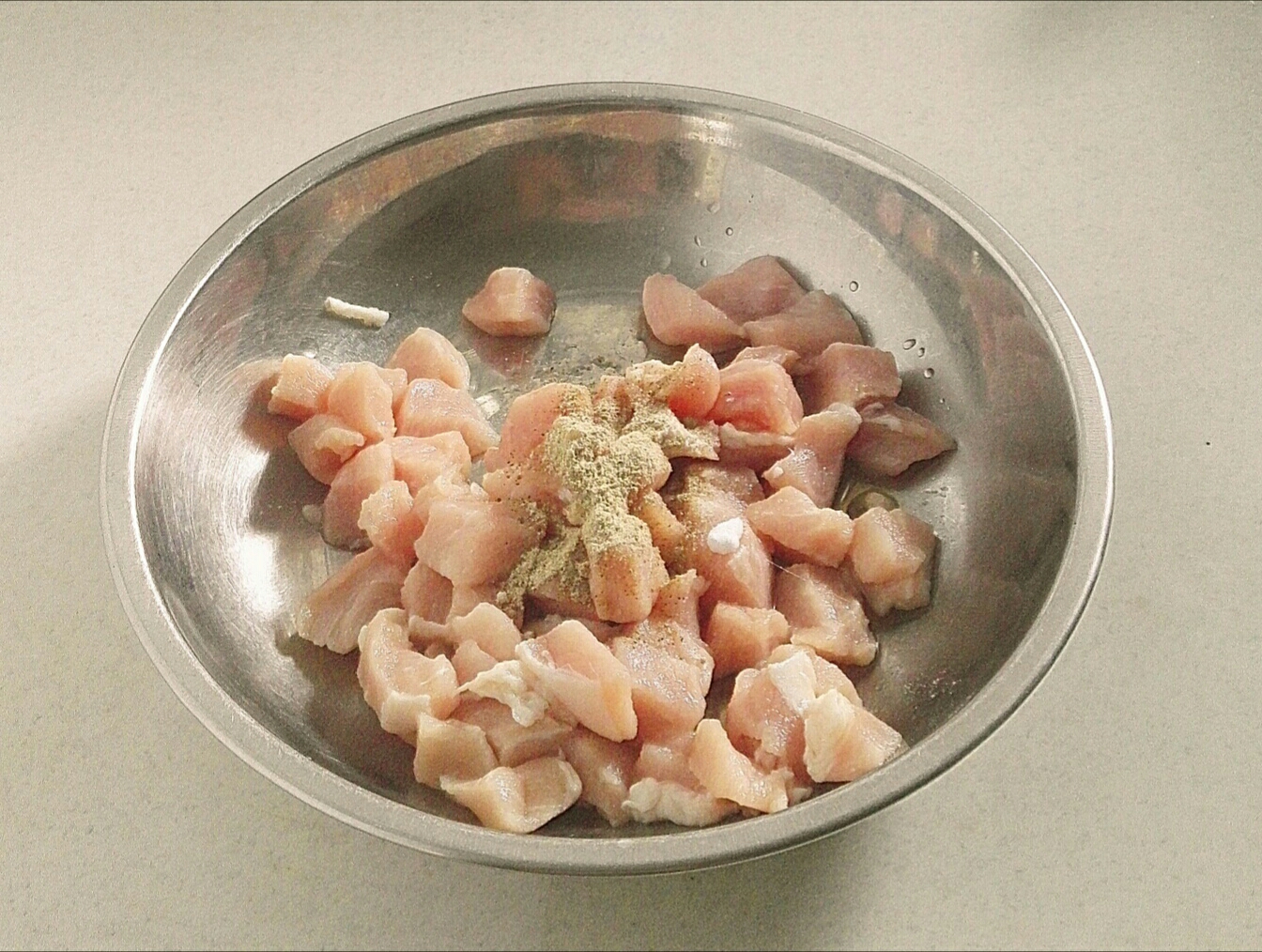 小炒酱三丁——简单又下饭（茭白和肉丁、鸡蛋干丁）的做法 步骤4