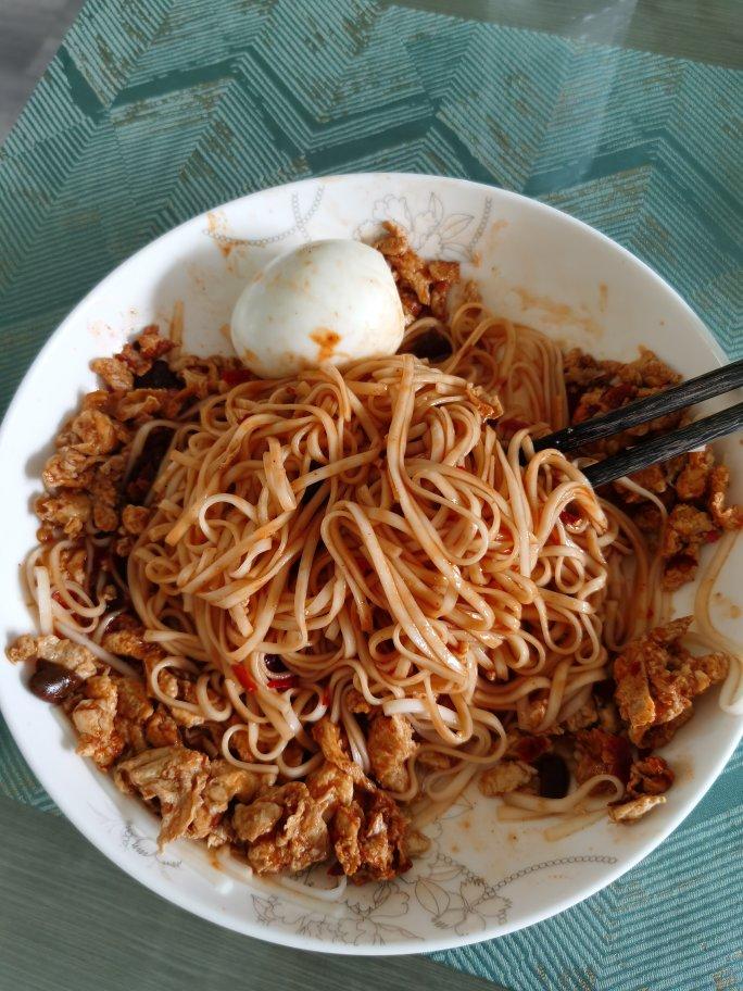 教你个超简单的灵魂鸡蛋酱做法✅拌面好吃到飞起‼️