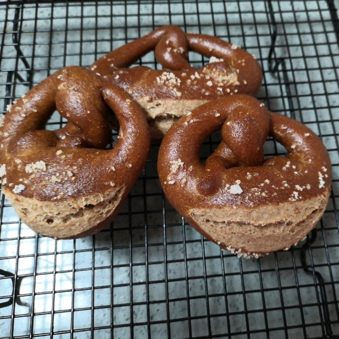 无糖全麦碱水结（碱水面包）