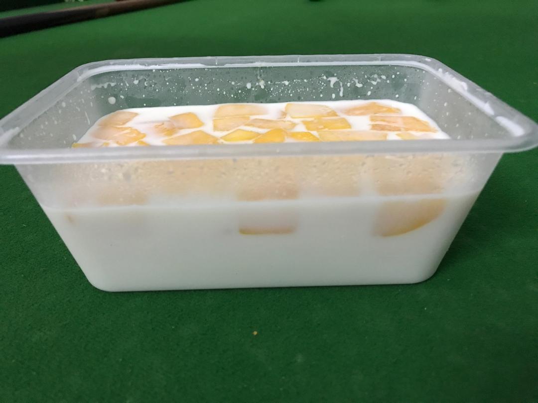 粒粒芒果椰汁冻糕