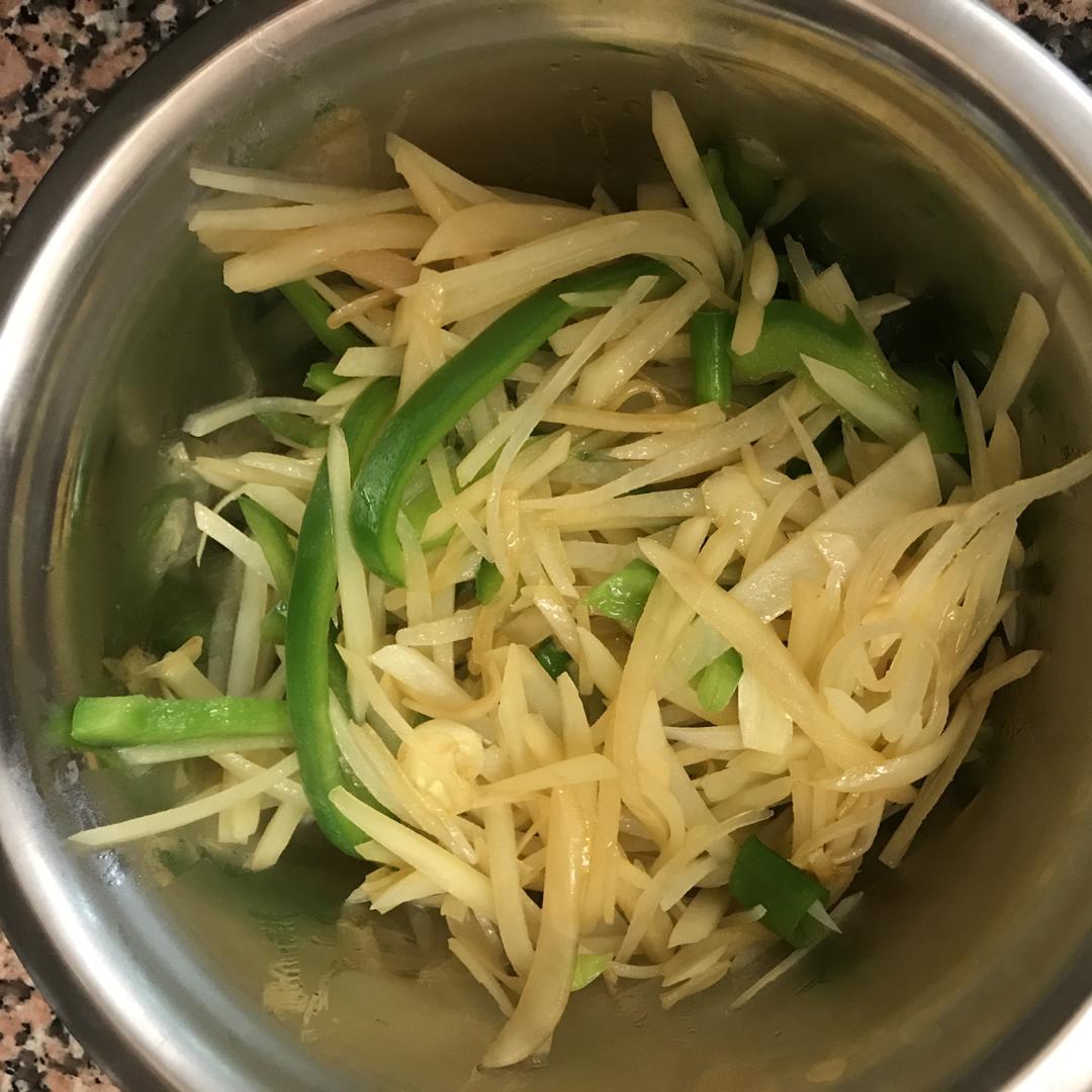 厨师长教你：“炝炒土豆丝”的家常做法，口感爽脆