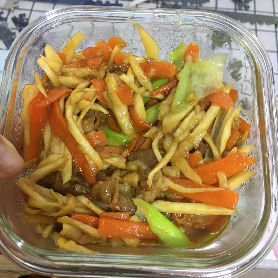 开胃又好吃——酸酸的茭白炒三丝