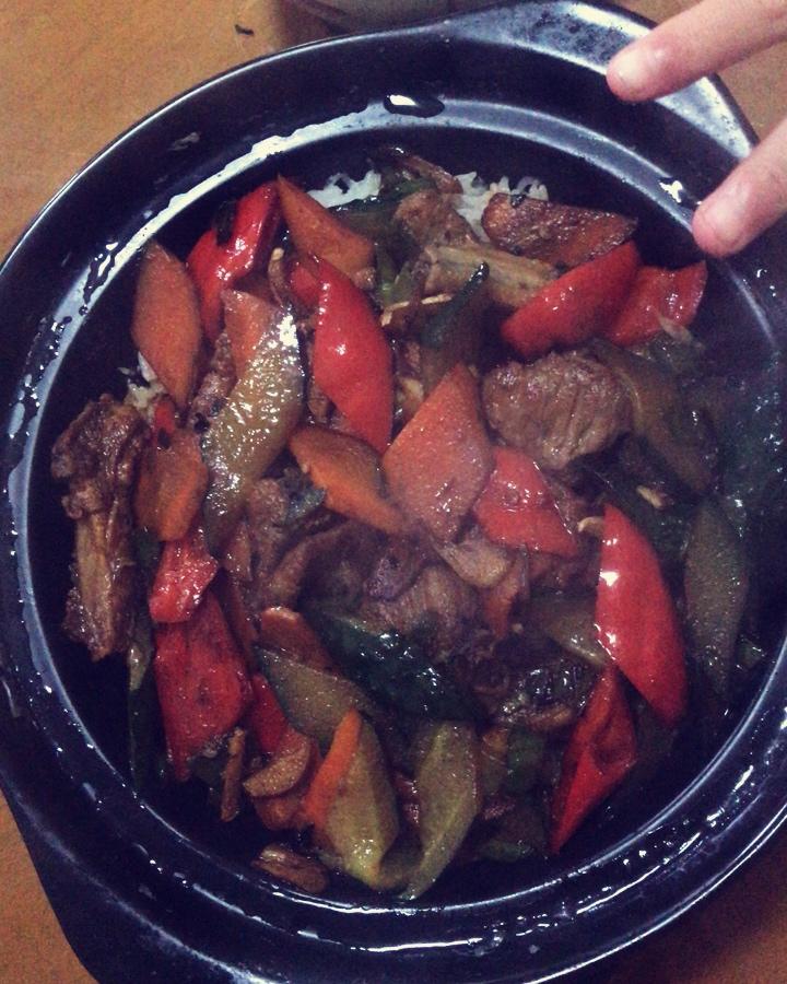 香辣排骨煲仔饭