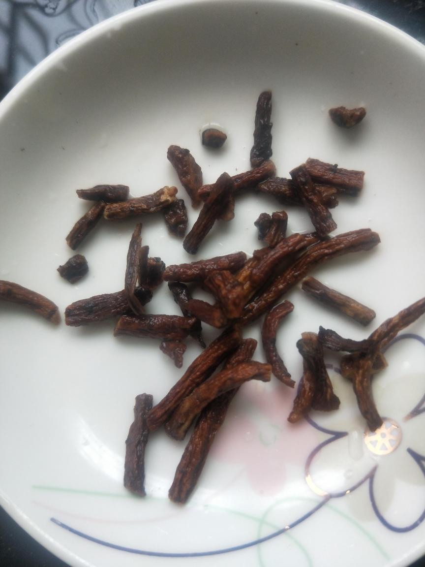 喉咙肿痛～喝杯蒲公英根茶的做法