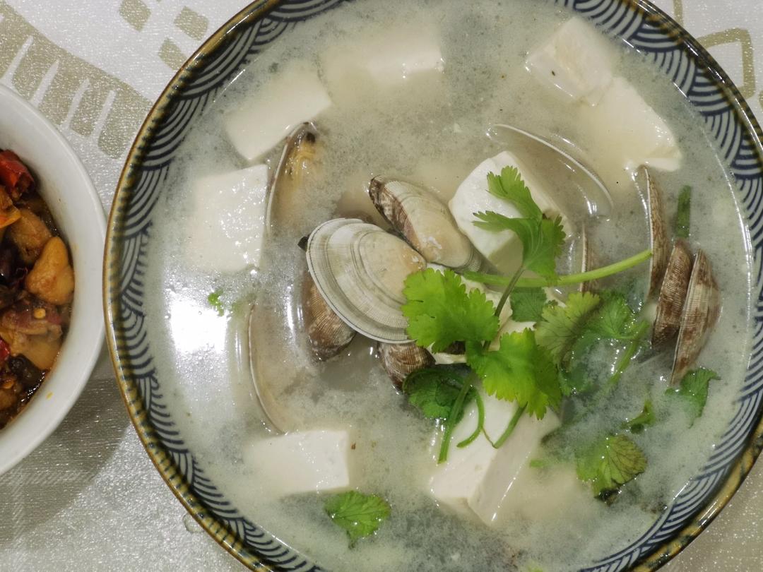 花蛤豆腐汤正确做法，鲜甜好喝，做法很简单