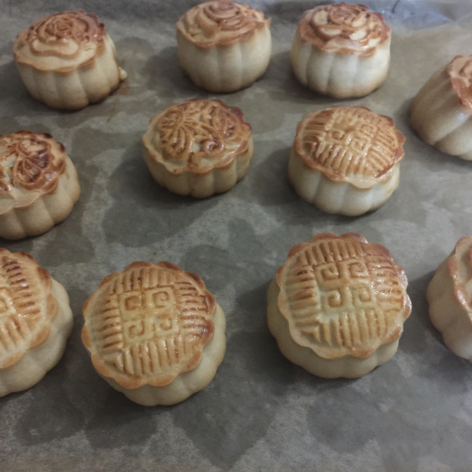 广式月饼－－蛋黄豆沙月饼