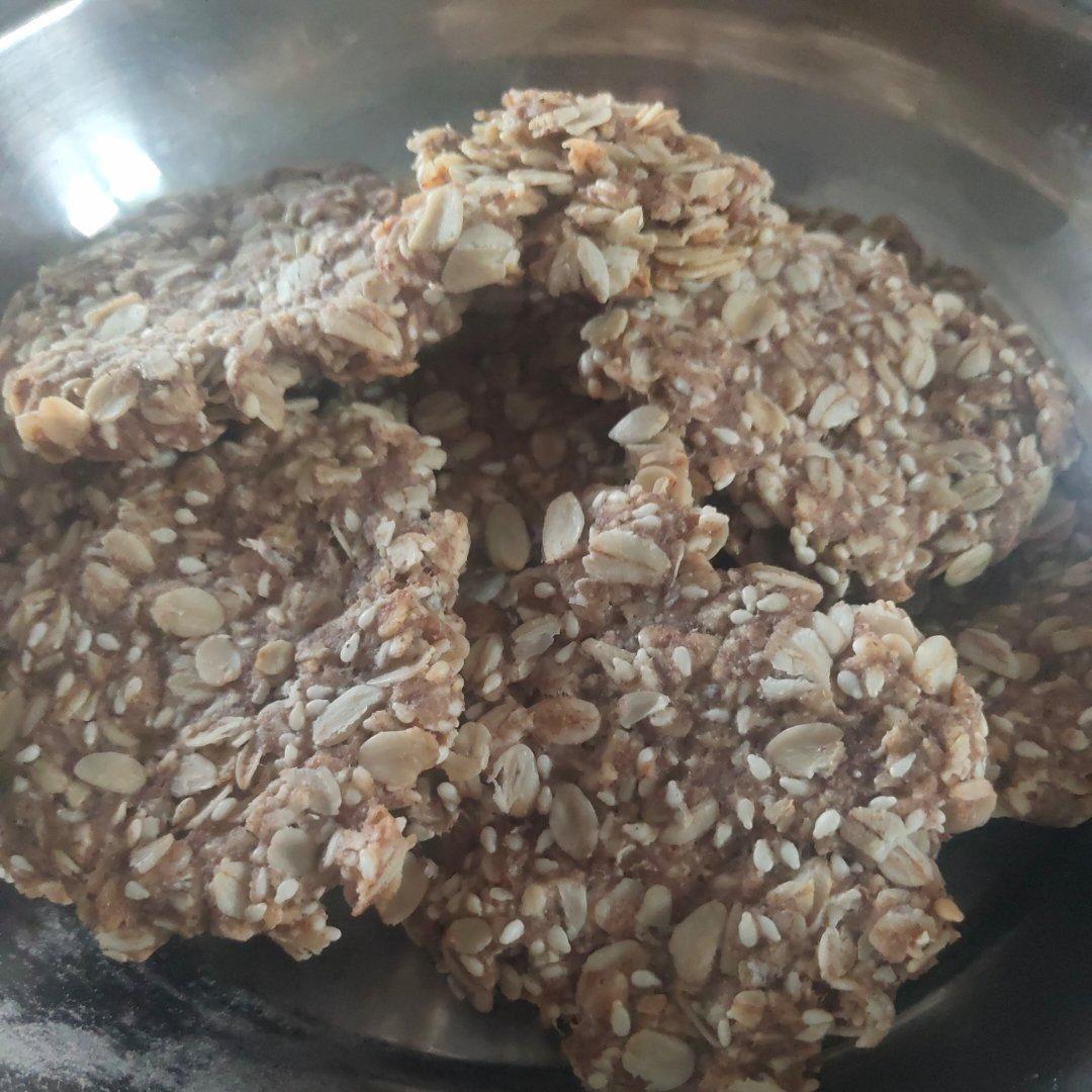 素食:有机燕麦芝麻大饼干