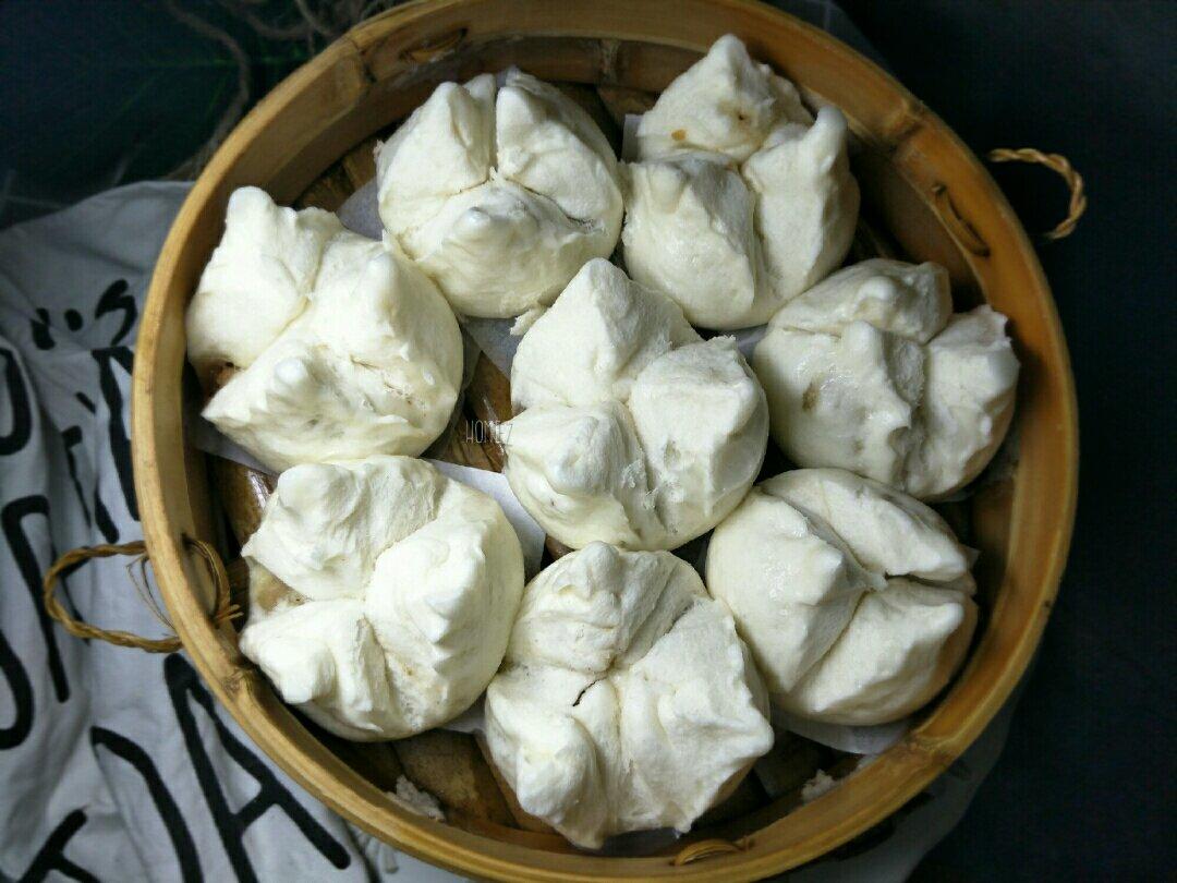 云朵般松软爆浆蜜汁叉烧包