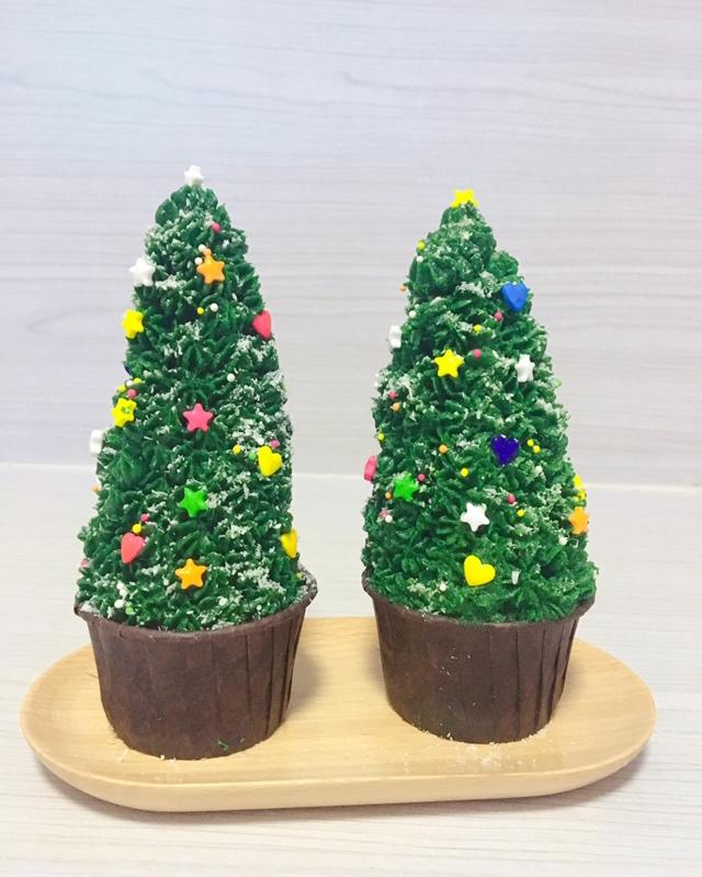 圣诞第一弹－圣诞树杯子蛋糕（超简单）