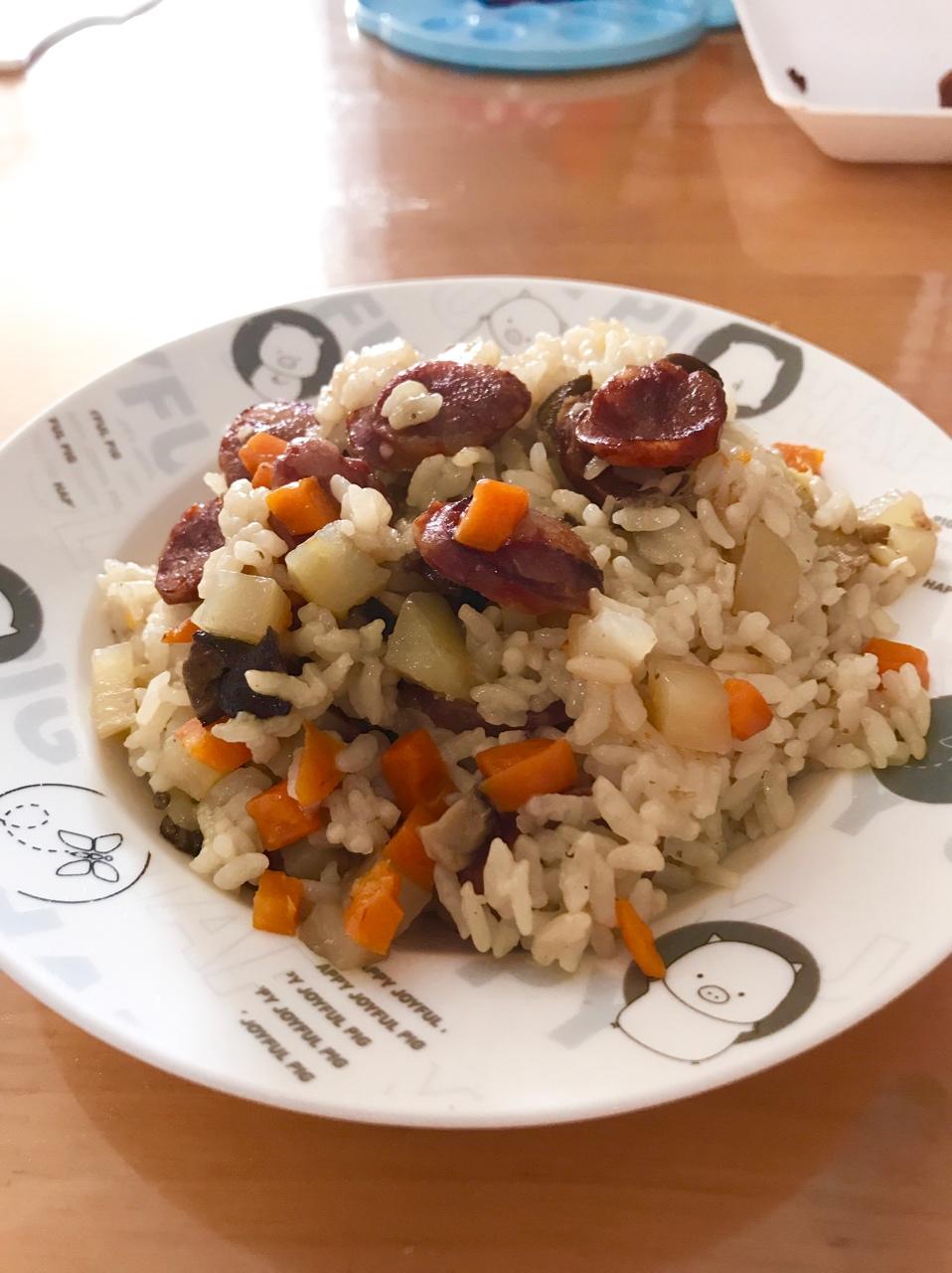 香菇腊肠土豆焖饭