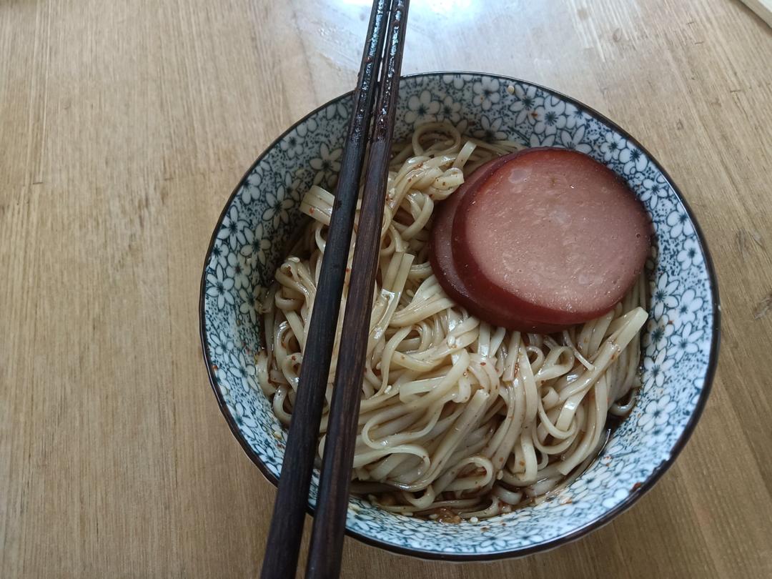 酸辣爽口的凉拌面！保证吃一次就上瘾