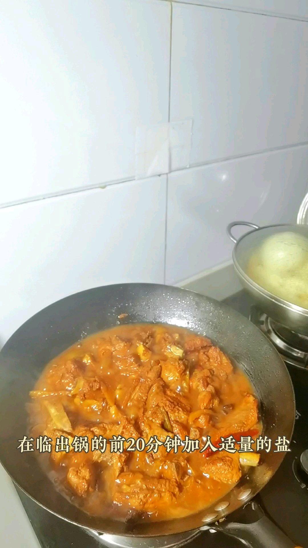 红烧排骨和排骨酸菜焖面