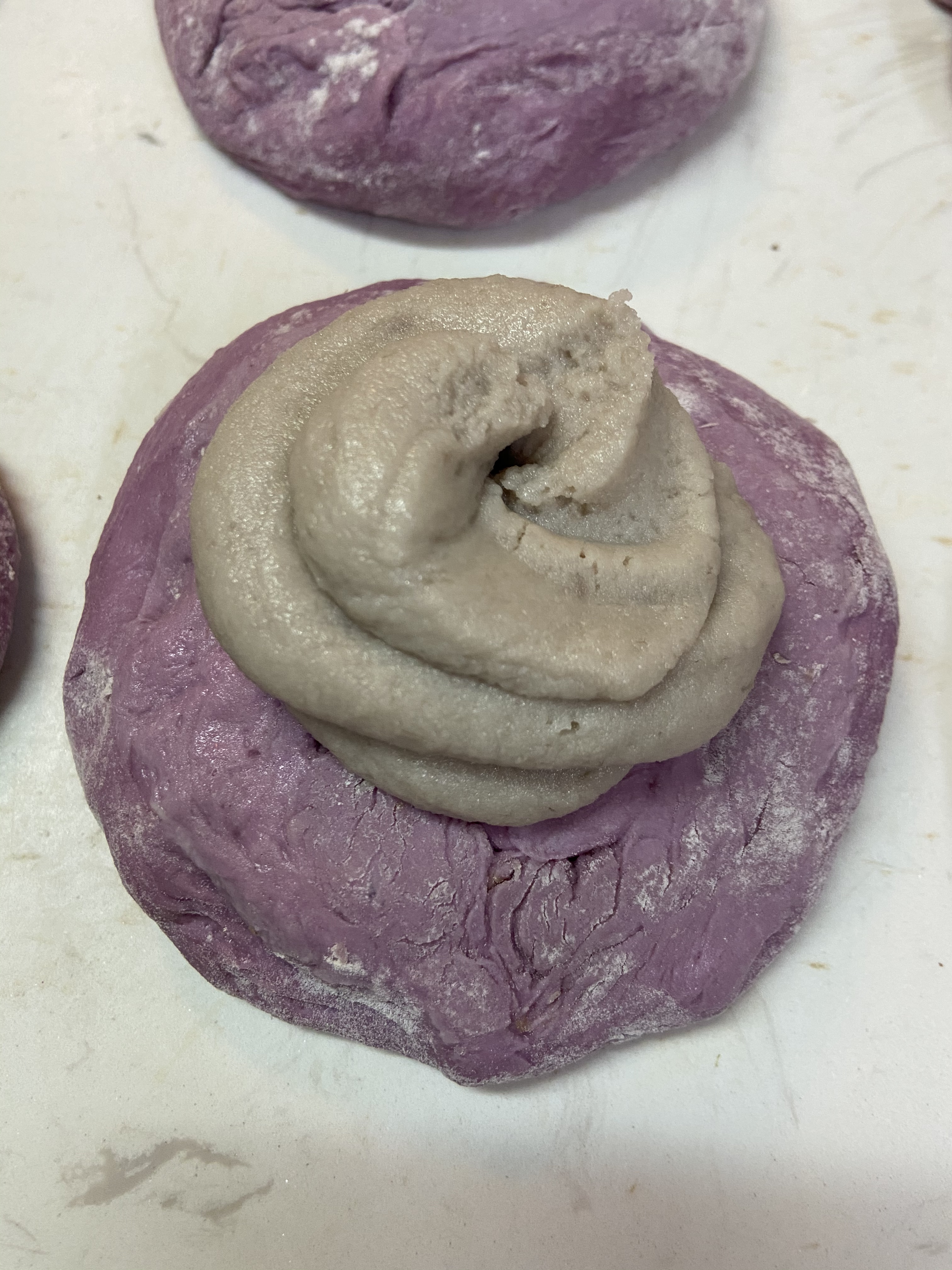 敲好吃的紫薯芋泥面包的做法 步骤3