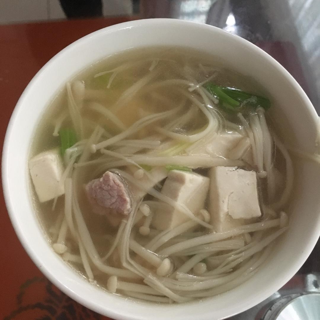 金针菇豆腐肉片汤
