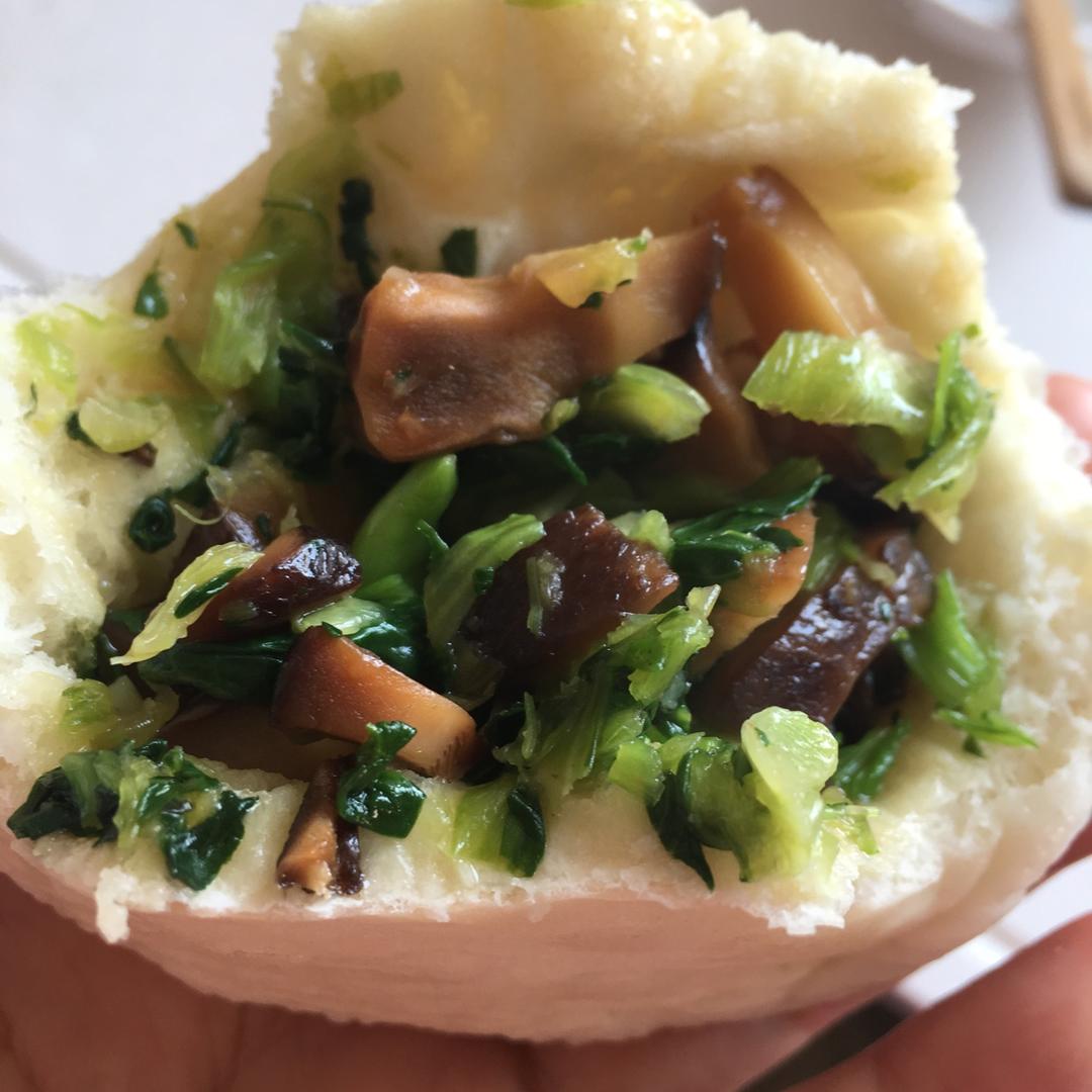 冬笋香菇菜包