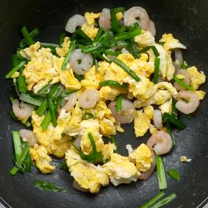韭菜虾仁炒鸡蛋的做法 步骤2
