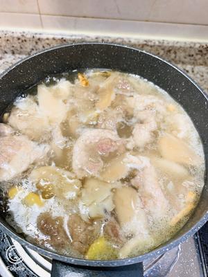 平菇肉片汤的做法 步骤5